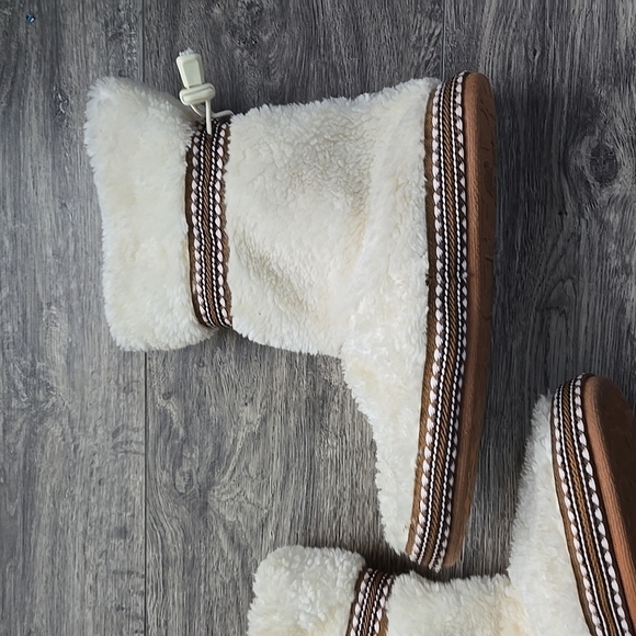 Cozy Cream Faux Fur Boots - Picture 6 of 9